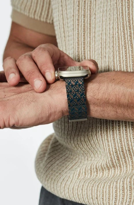 DREAMLAND ChromaCarbon -for Apple Watch Band