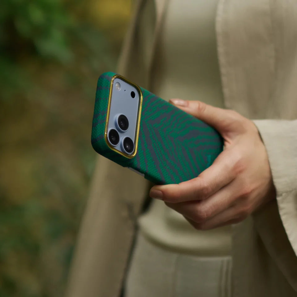 iPhone 18 Pro Edge Case  Tidal Blue (PitaTap™)